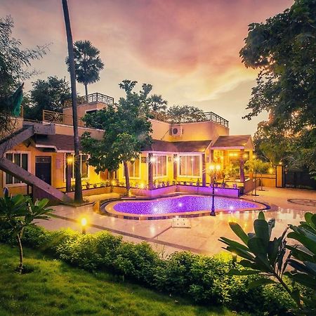 Aashiyaanaa Villa "The Palace" Мумбай Екстериор снимка